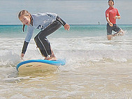 Cours de surf pour enfants à Fuerteventura