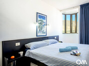 Chambre à coucher avec lit double