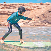 Enfants faisant du surf à Fuerteventura
