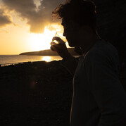 Sundowner drink après le surf